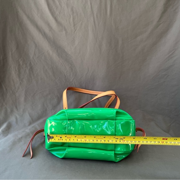 Dooney Bourke Mini NINA Satchel KELLY GREEN Patent NATURAL Vacchetta Leather - Picture 4 of 16